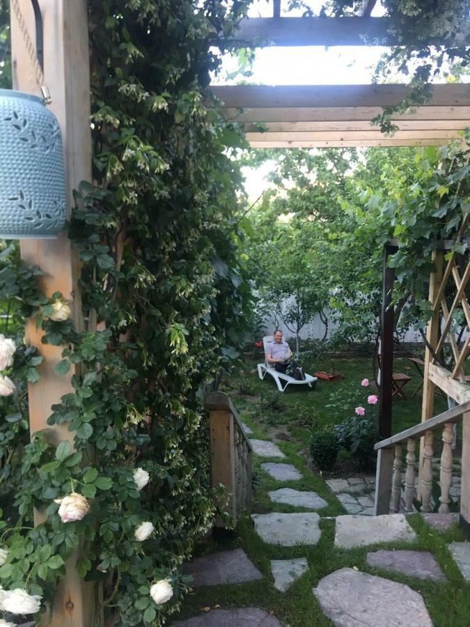 My Garden Hotel Тбилиси Екстериор снимка