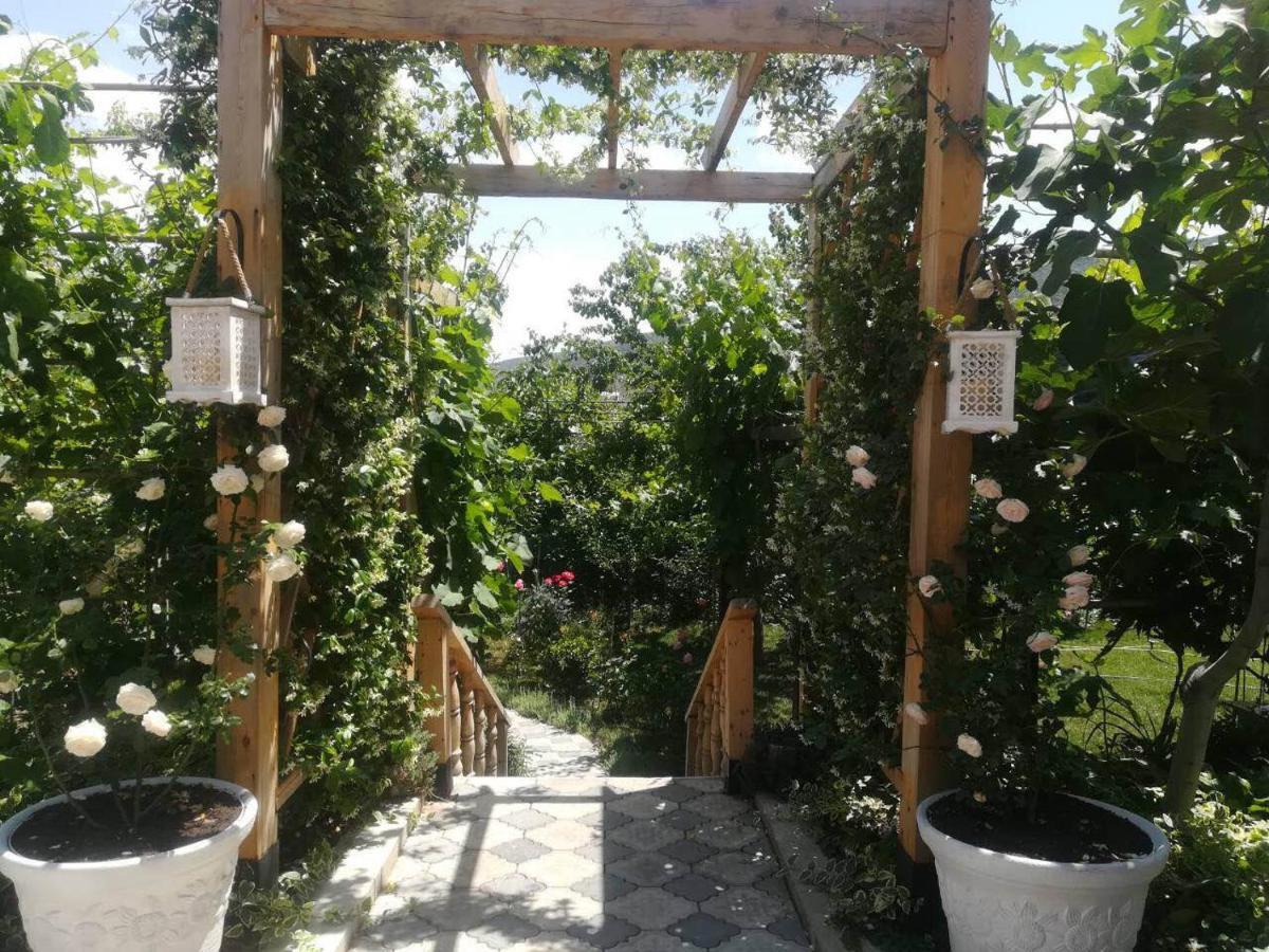 My Garden Hotel Тбилиси Екстериор снимка